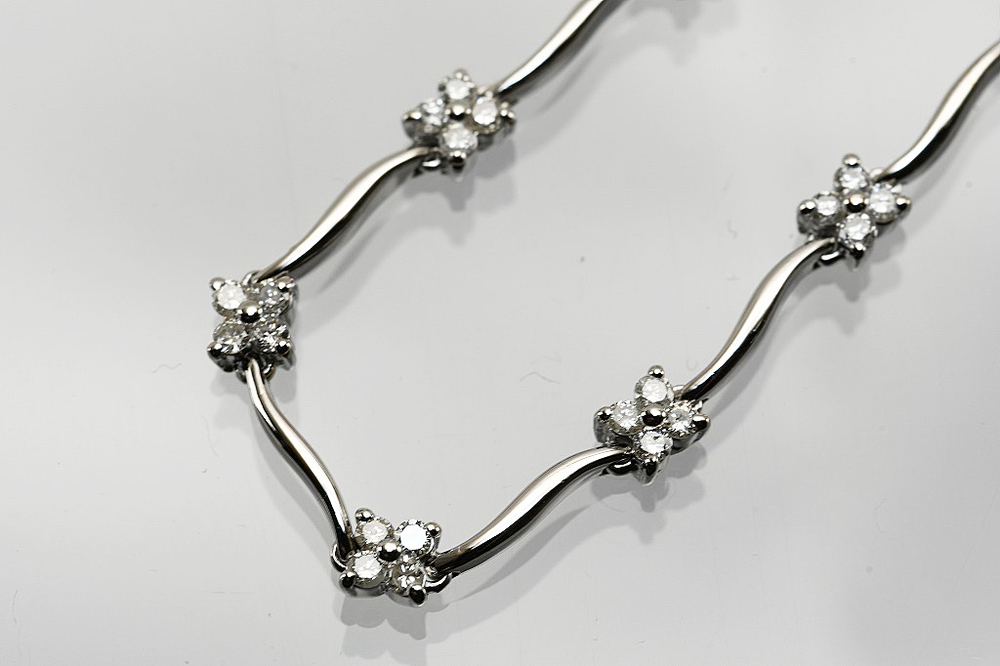 K18WGブレス ダイヤ付 デザインブレスレット 花モチーフ D1.00 8.4g 