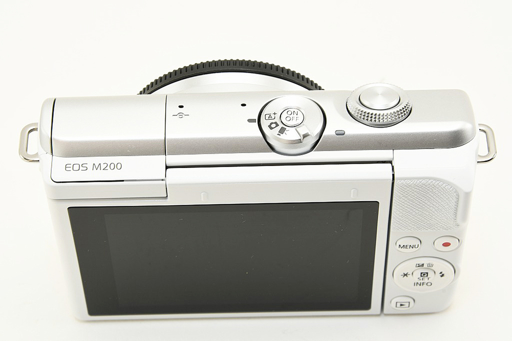 キャノン CANON EOS M200 (ホワイト) ダブルズームキット メーカー保証